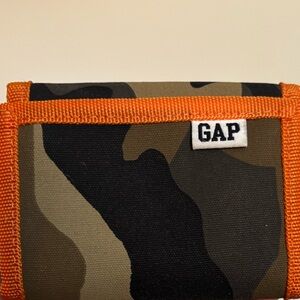 GAP Camouflage Wallet with Orange Edges and Chain